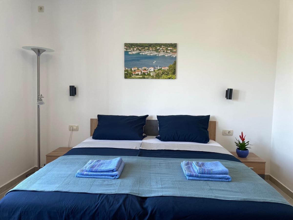 Superior Rooms Sea Side View Rab Town Exterior photo